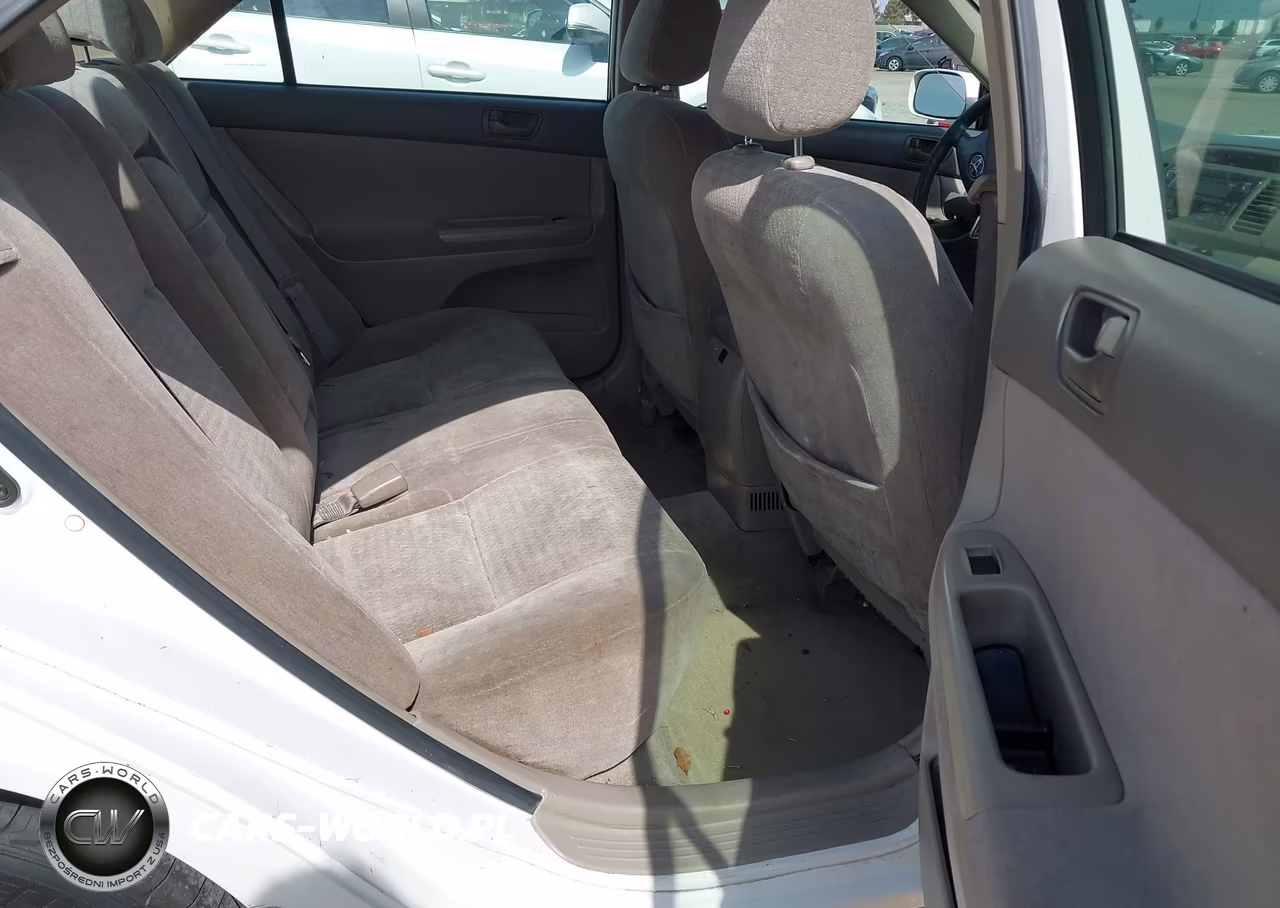 2003 Toyota Camry Le VIN:JTDBE32K630239129 - 8