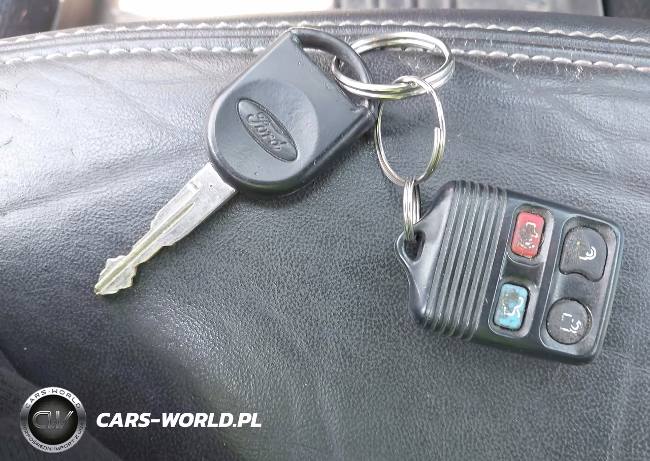 2008 Ford Focus Se-Ses VIN:1FAHP35N08W203036 - 11