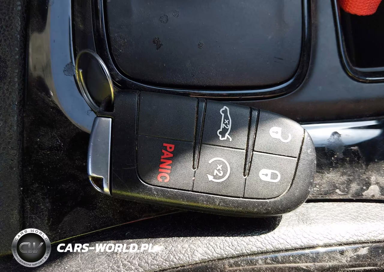 2019 Chrysler 300 S VIN:2C3CCAGGXKH733365 - 11