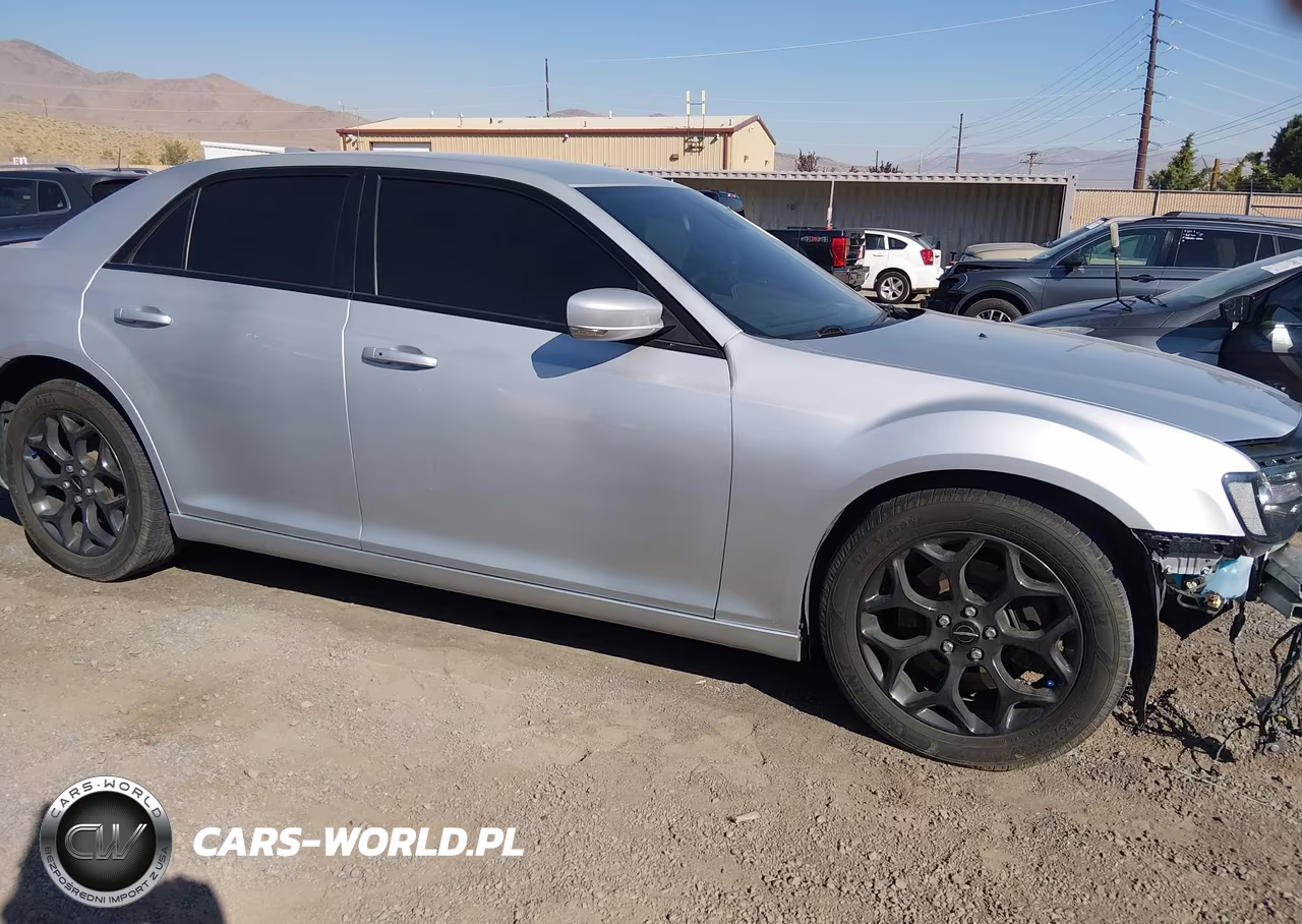 2019 Chrysler 300 S VIN:2C3CCAGGXKH733365 - 13