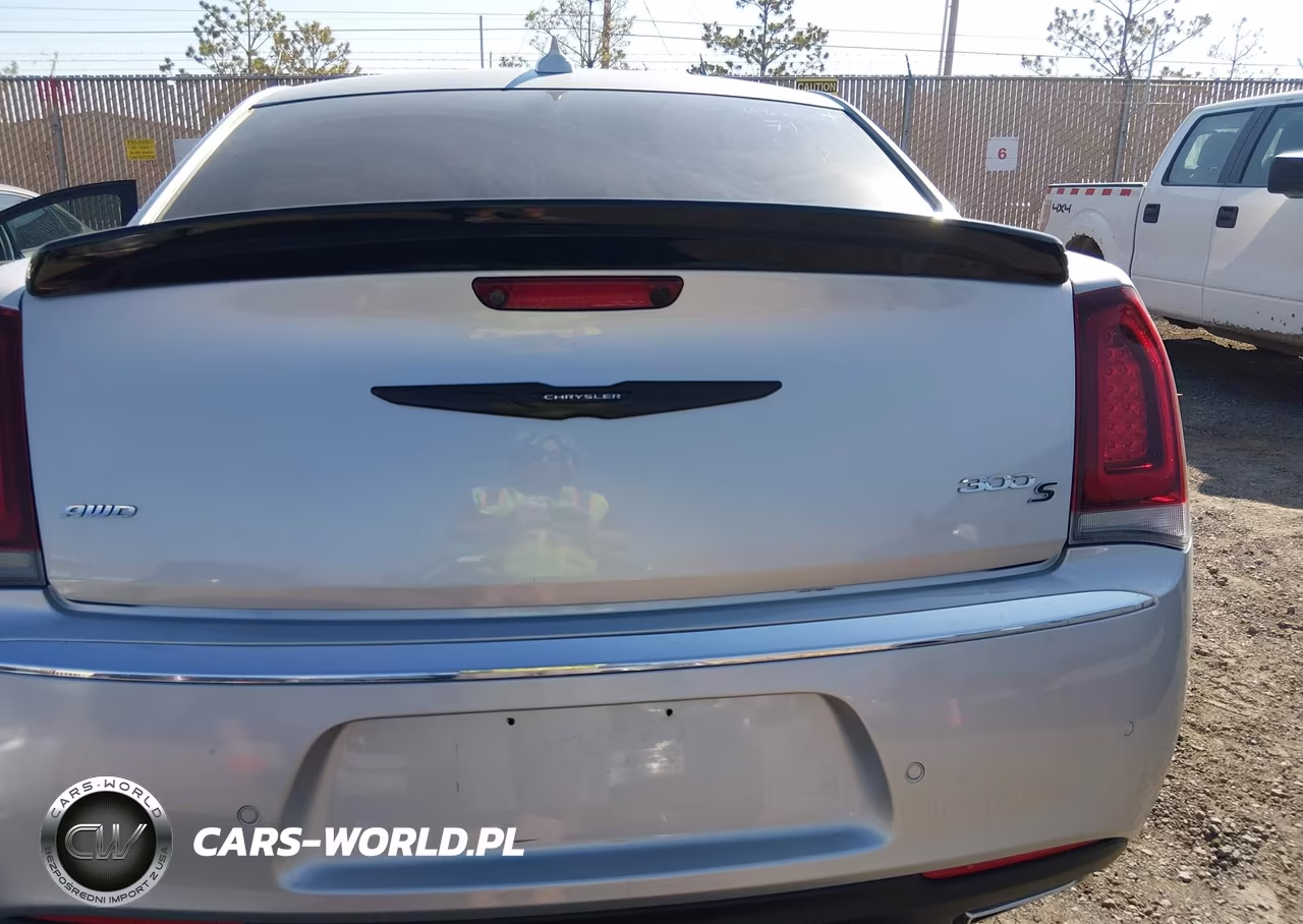 2019 Chrysler 300 S VIN:2C3CCAGGXKH733365 - 16
