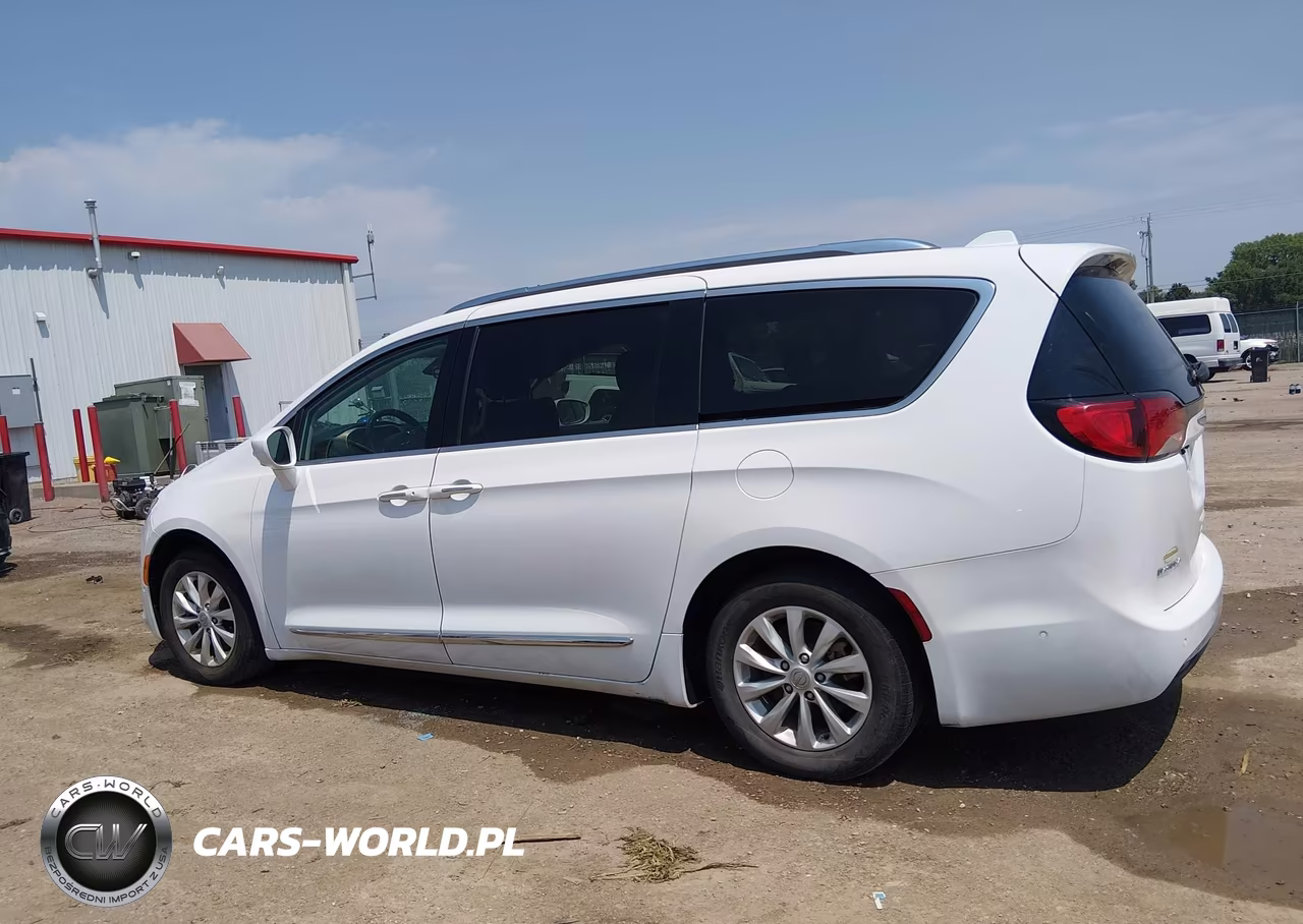 2018 Chrysler Pacifica Touring L VIN:2C4RC1BG5JR182266 - 14