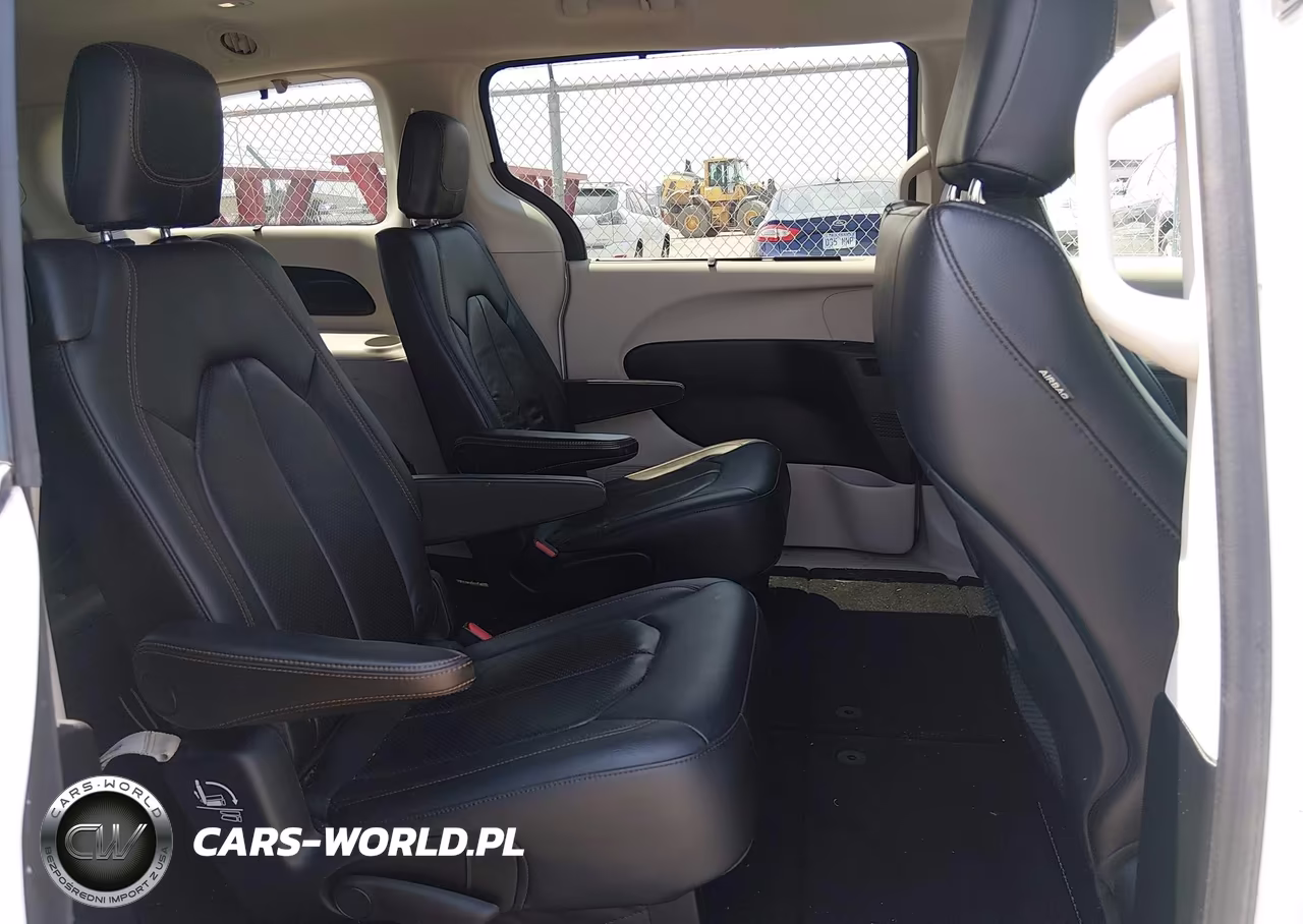 2018 Chrysler Pacifica Touring L VIN:2C4RC1BG5JR182266 - 8