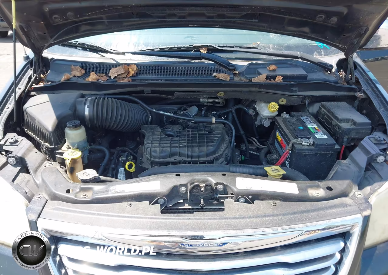 2011 Chrysler Town & Country Touring-L VIN:2A4RR8DG7BR684065 - 10