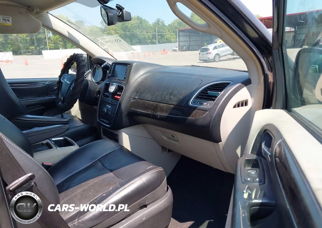 2011 Chrysler Town & Country Touring-L VIN:2A4RR8DG7BR684065 - 5