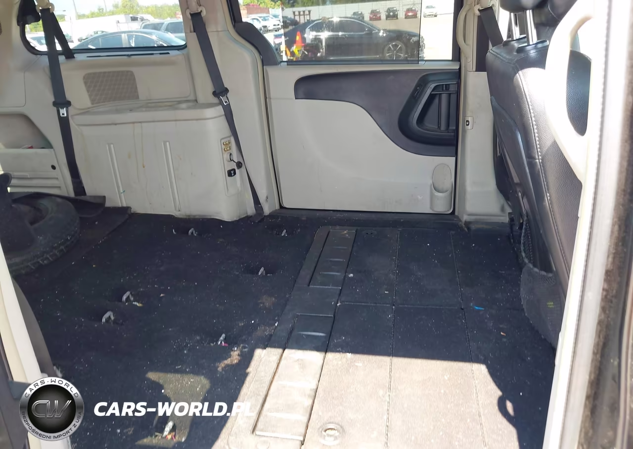 2011 Chrysler Town & Country Touring-L VIN:2A4RR8DG7BR684065 - 8