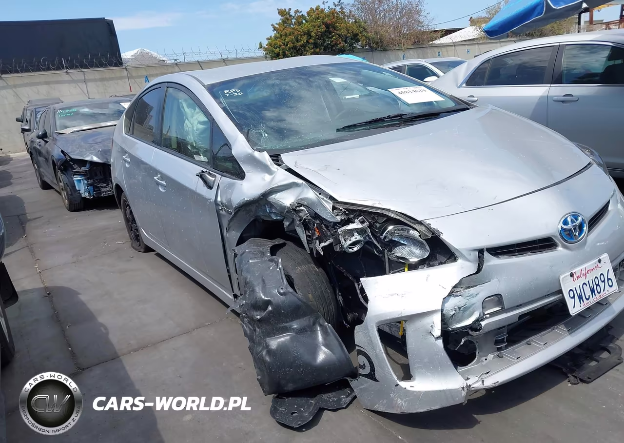 2015 Toyota Prius Two VIN:JTDKN3DU1F1928475 - 1