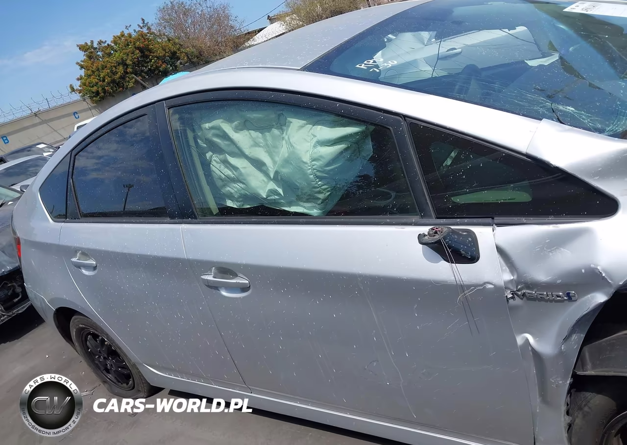 2015 Toyota Prius Two VIN:JTDKN3DU1F1928475 - 13