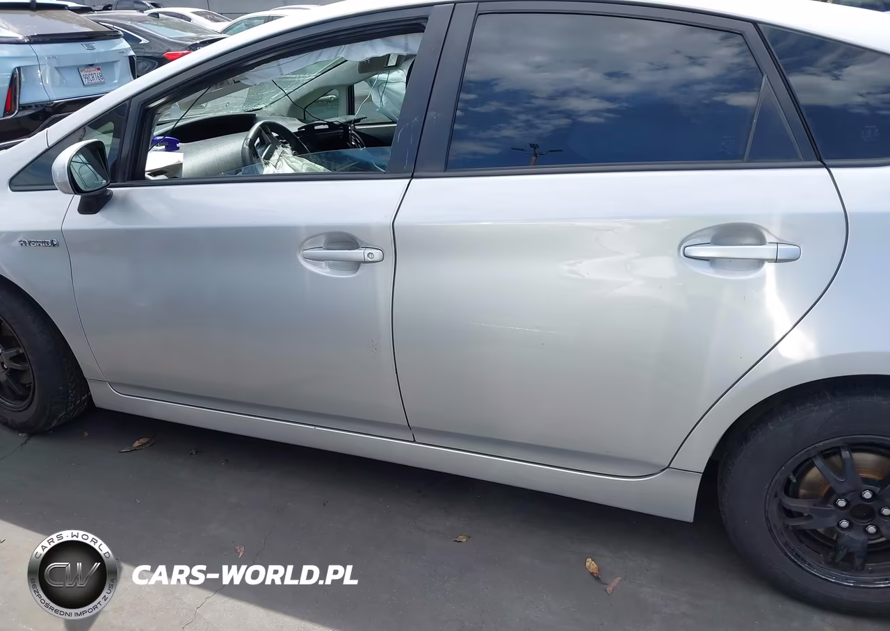 2015 Toyota Prius Two VIN:JTDKN3DU1F1928475 - 14