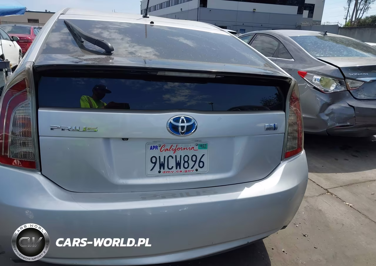 2015 Toyota Prius Two VIN:JTDKN3DU1F1928475 - 16
