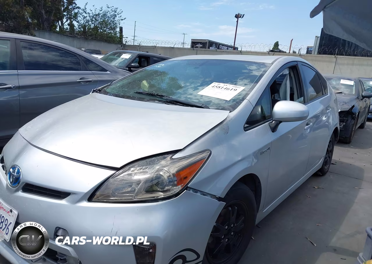 2015 Toyota Prius Two VIN:JTDKN3DU1F1928475 - 2