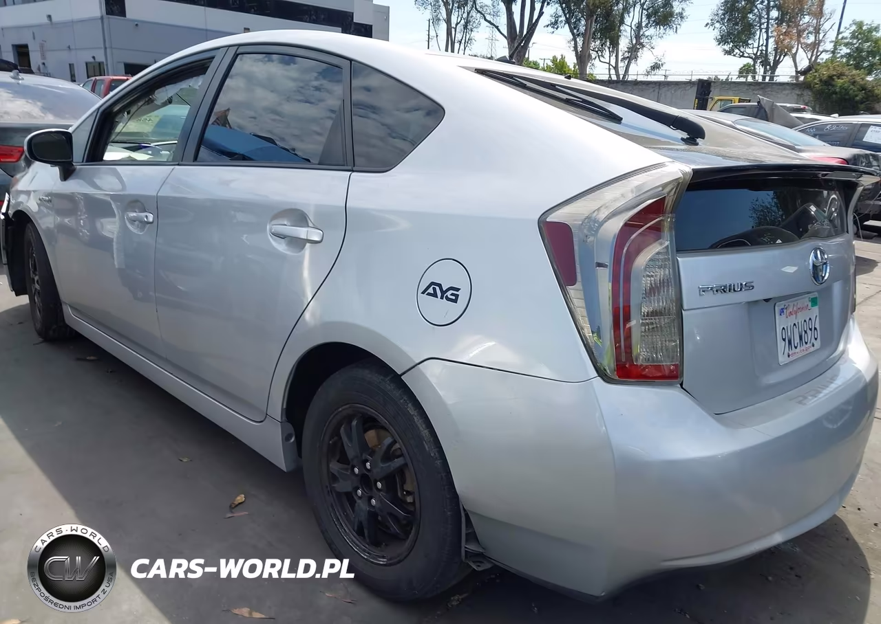 2015 Toyota Prius Two VIN:JTDKN3DU1F1928475 - 3