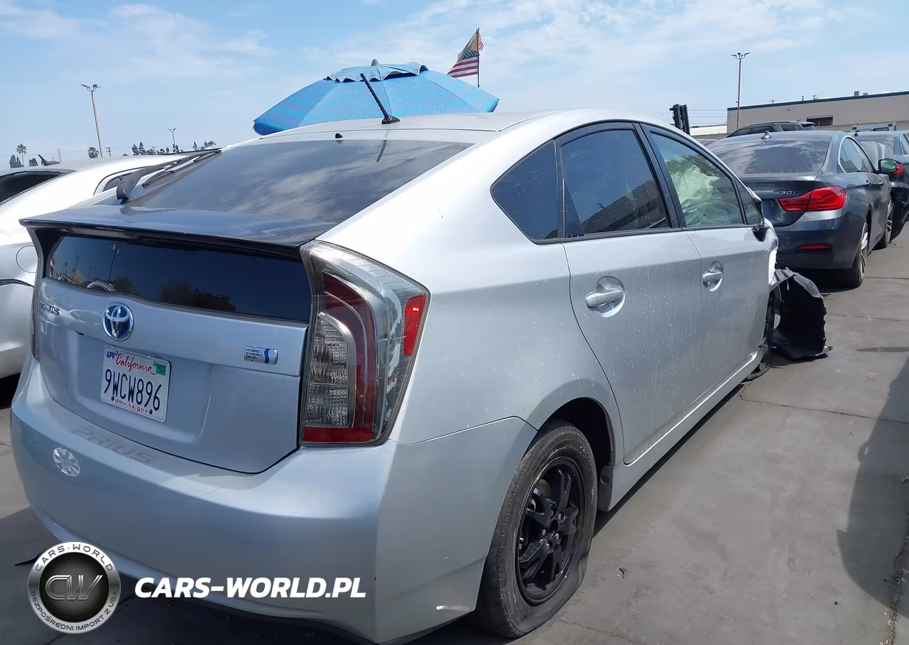 2015 Toyota Prius Two VIN:JTDKN3DU1F1928475 - 4