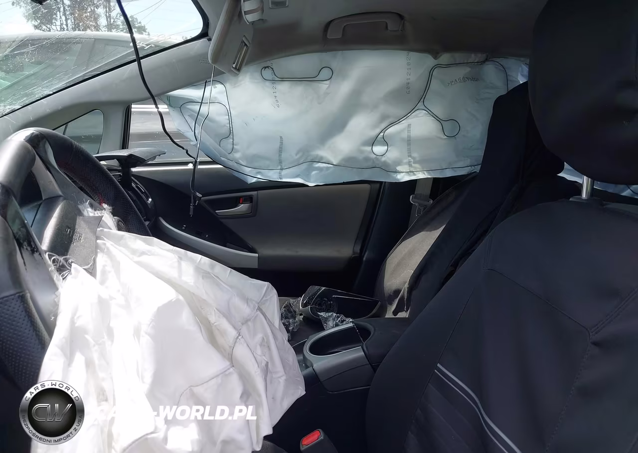 2015 Toyota Prius Two VIN:JTDKN3DU1F1928475 - 5