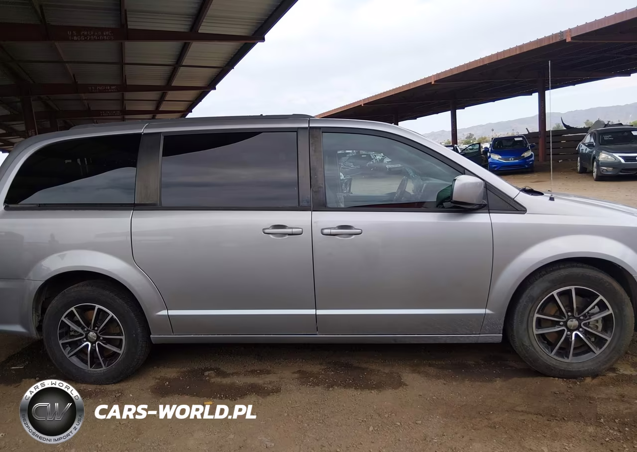 2018 Dodge Grand Caravan Gt VIN:2C4RDGEG1JR336189 - 13