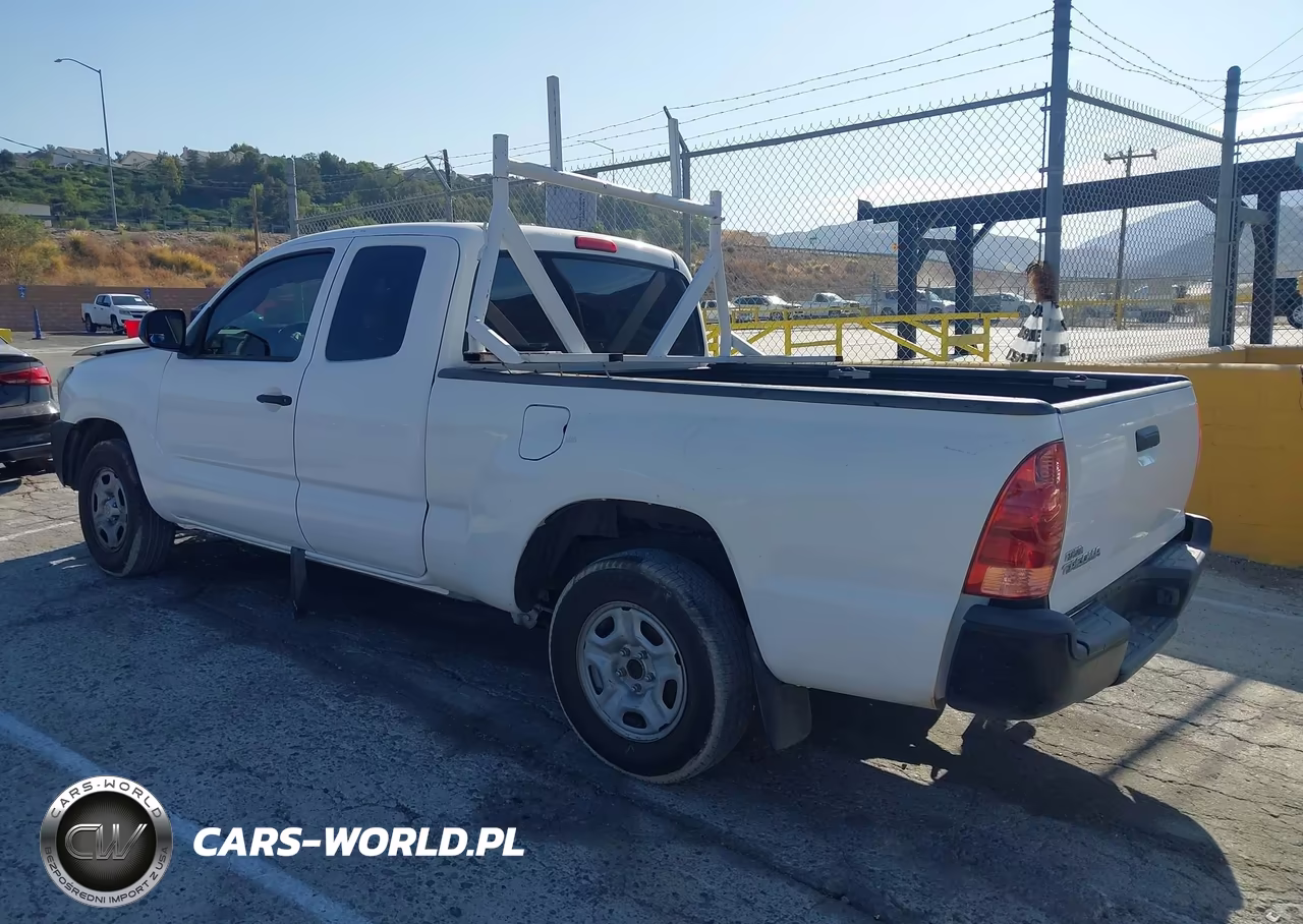 2015 Toyota Tacoma VIN:5TFTX4CNXFX068264 - 3