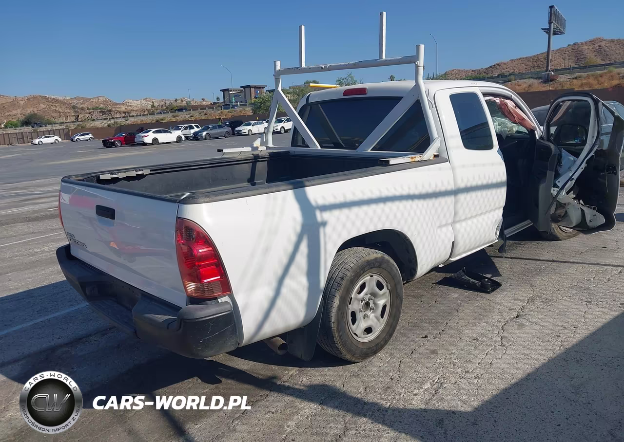 2015 Toyota Tacoma VIN:5TFTX4CNXFX068264 - 4