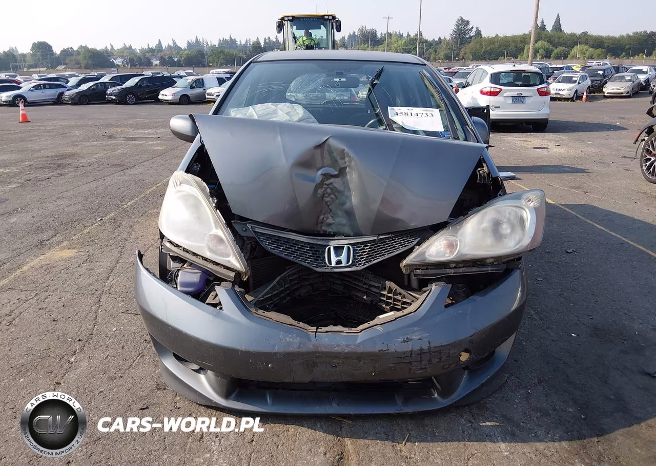 2011 Honda Fit Sport VIN:JHMGE8H53BS012504 - 13