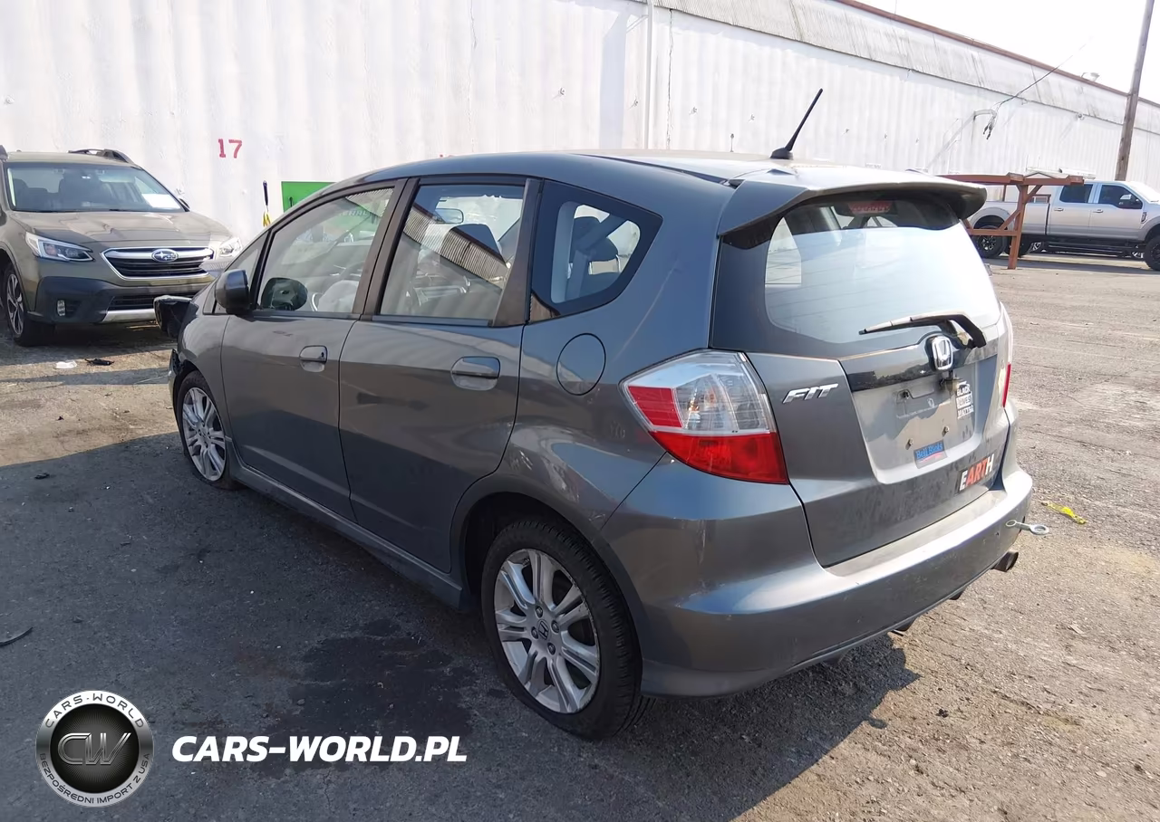 2011 Honda Fit Sport VIN:JHMGE8H53BS012504 - 3