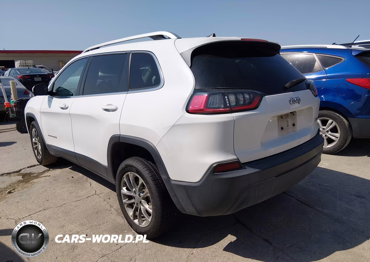 2019 Jeep Cherokee Latitude Plus Fwd VIN:1C4PJLLBXKD159629 - 3