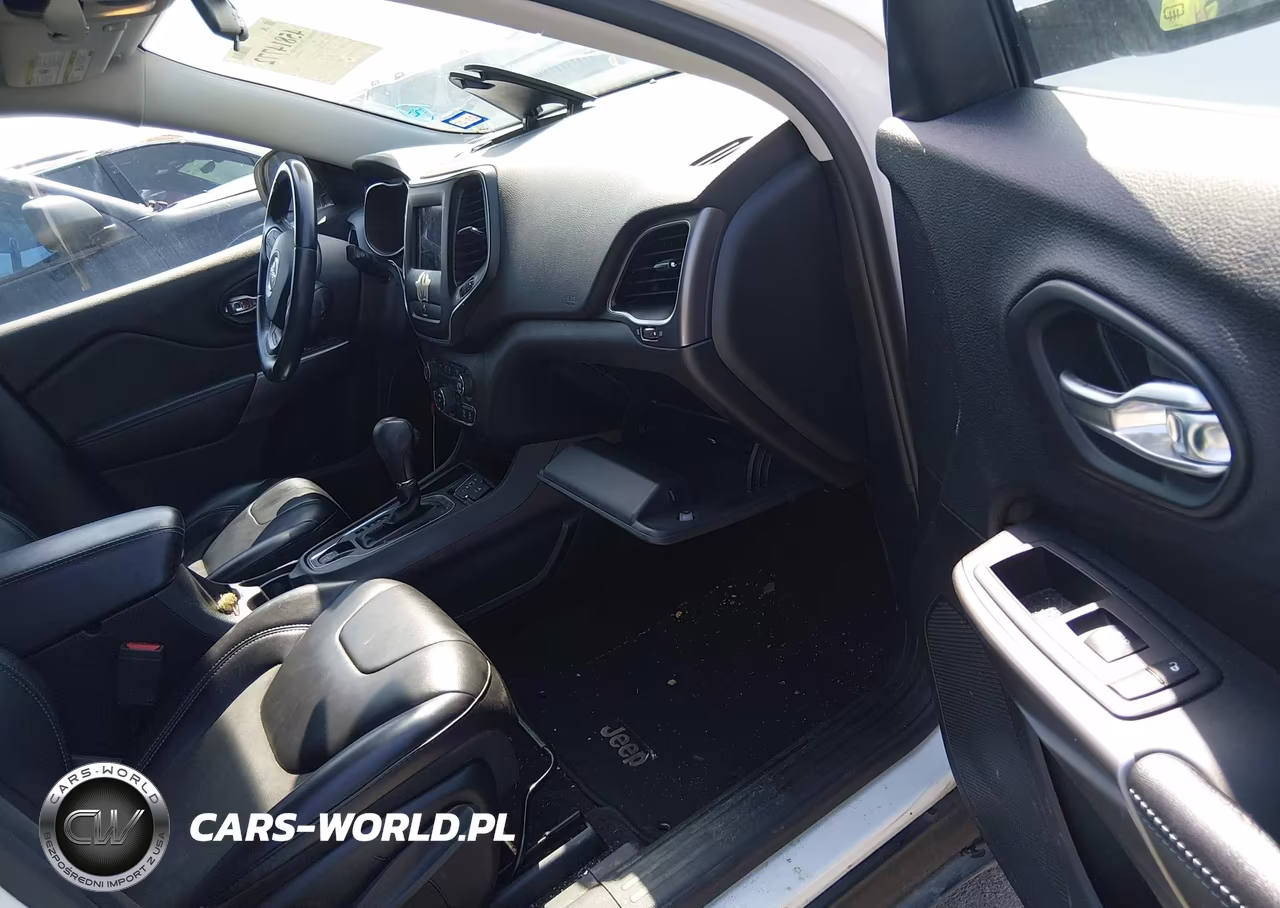 2019 Jeep Cherokee Latitude Plus Fwd VIN:1C4PJLLBXKD159629 - 5