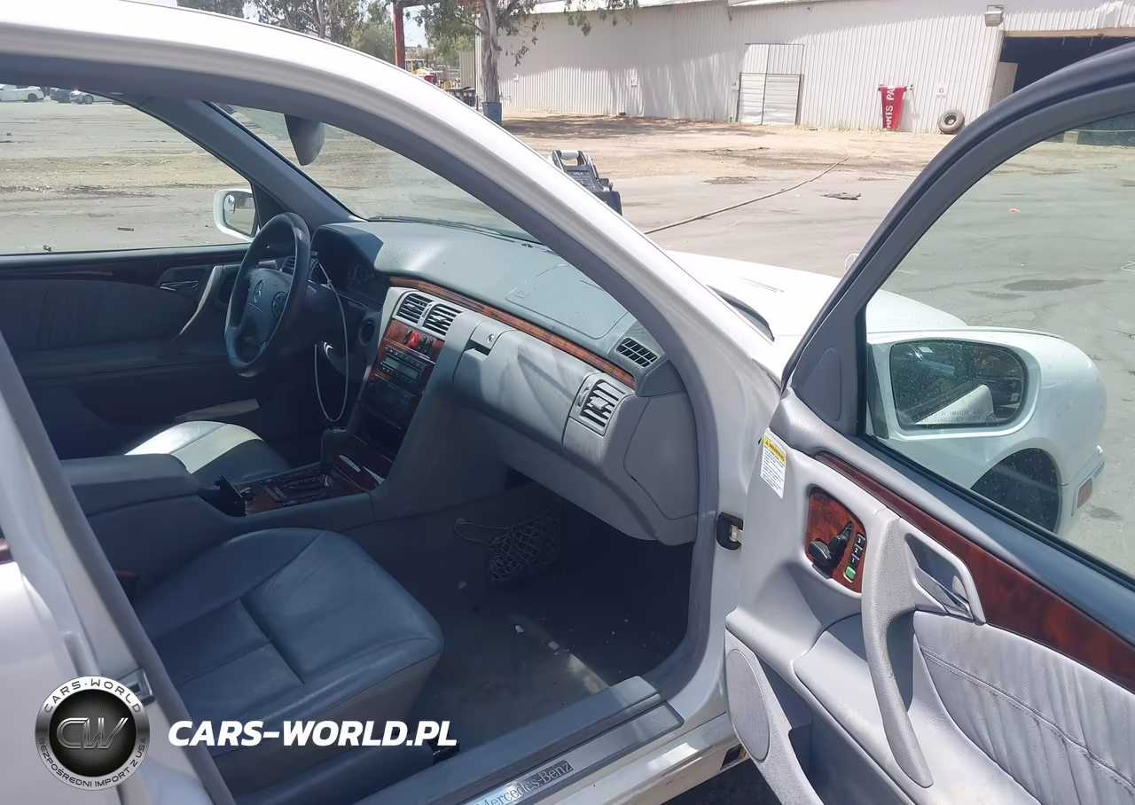 2000 Mercedes-Benz E 320 VIN:WDBJF65J1YB065395 - 5