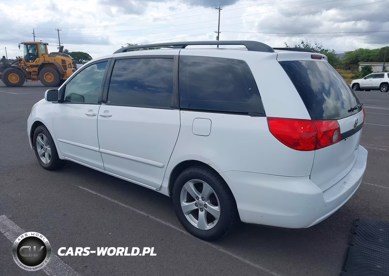 2010 Toyota Sienna Le VIN:5TDKK4CC6AS289089 - 3