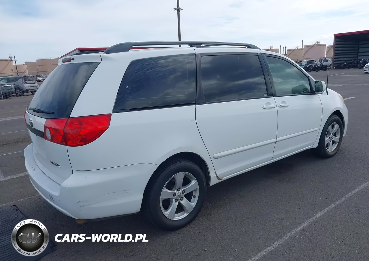 2010 Toyota Sienna Le VIN:5TDKK4CC6AS289089 - 4