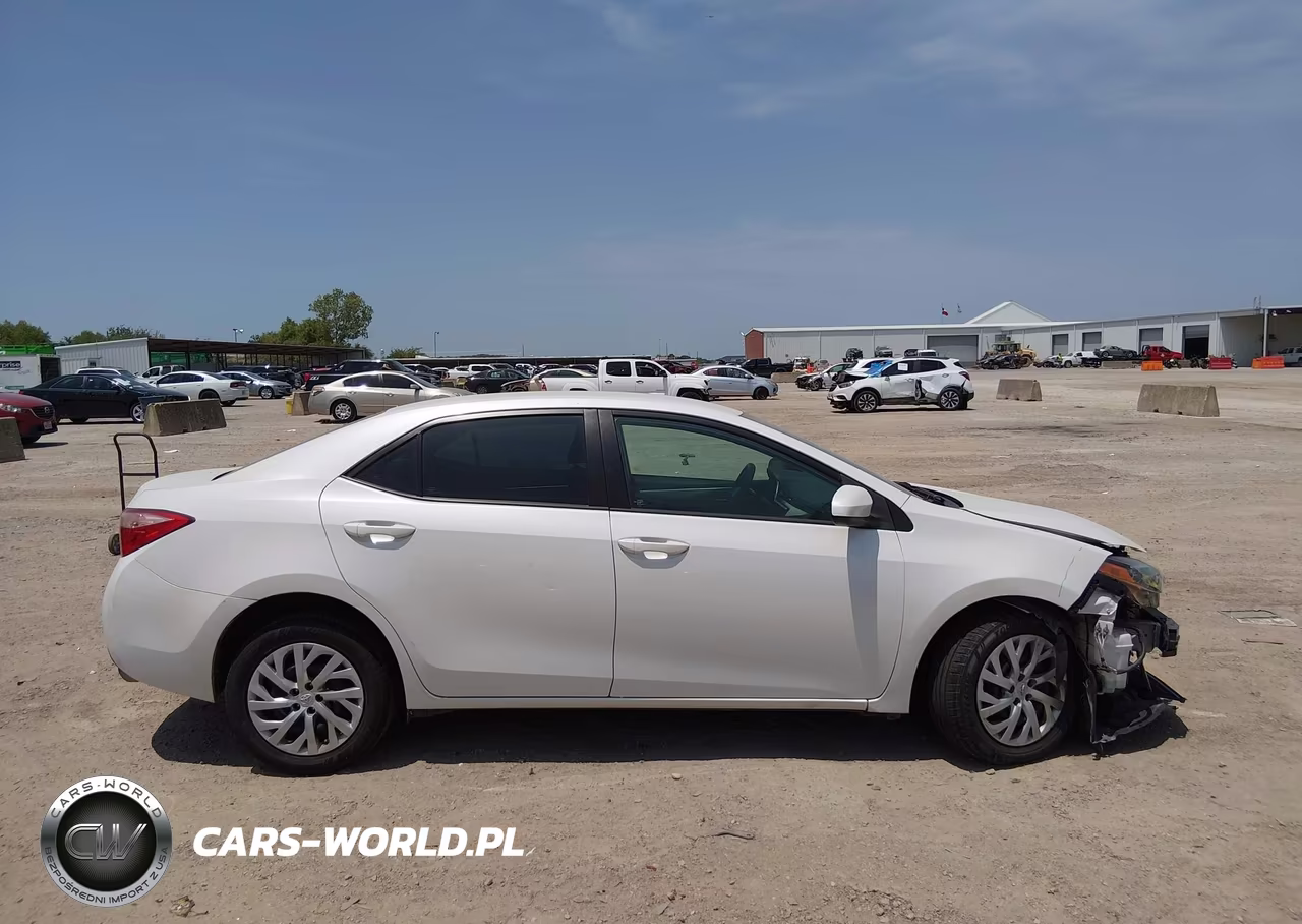 2017 Toyota Corolla Le VIN:5YFBURHE1HP680753 - 14