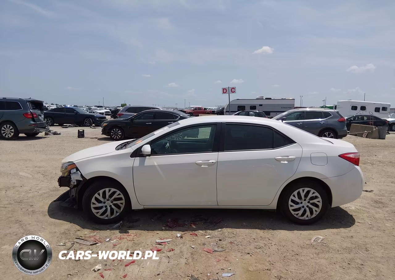 2017 Toyota Corolla Le VIN:5YFBURHE1HP680753 - 15