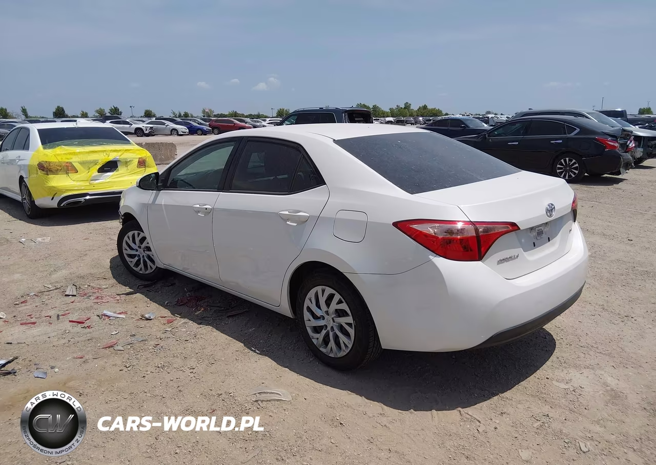 2017 Toyota Corolla Le VIN:5YFBURHE1HP680753 - 3