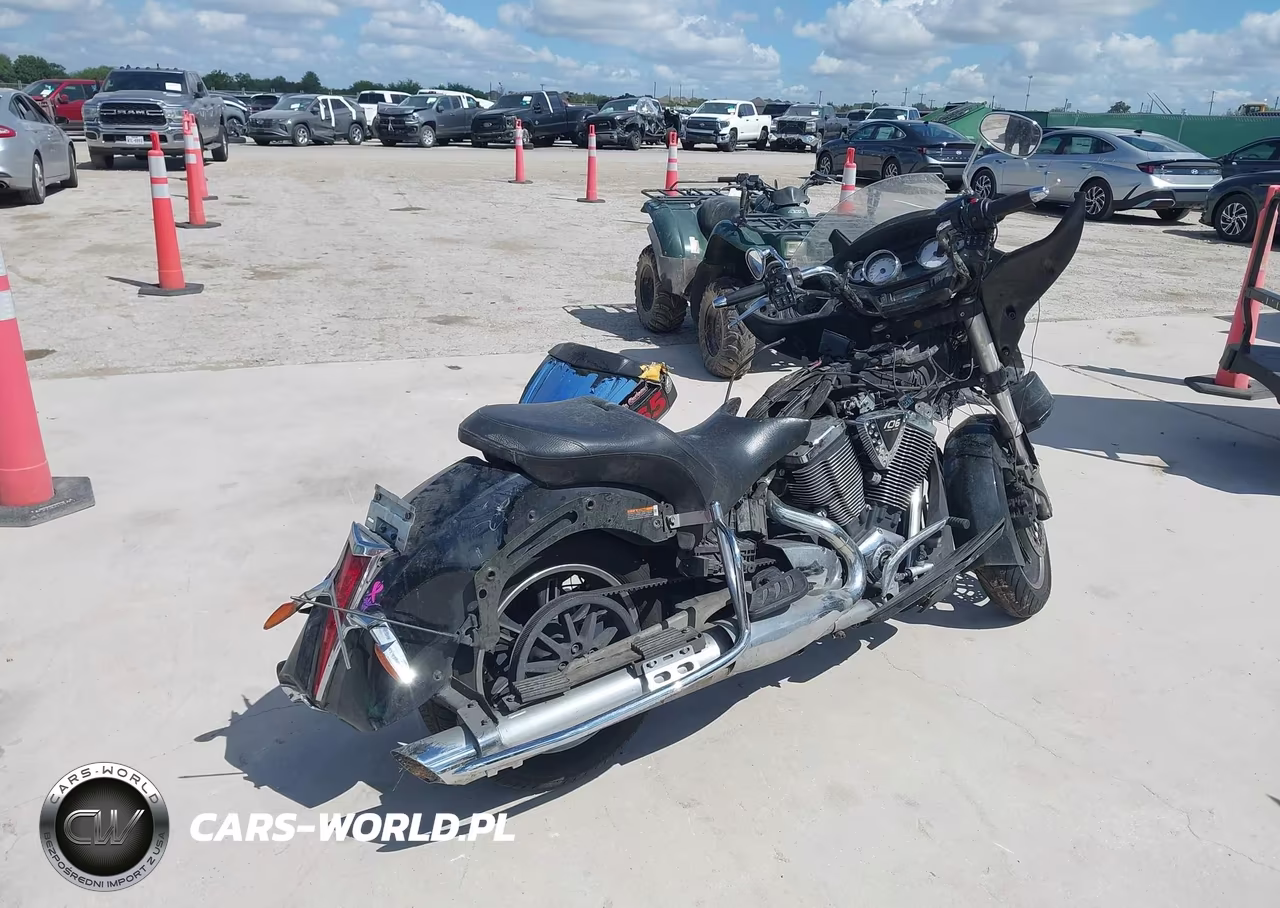 2012 Victory Motorcycles Cross Country Tour VIN:5VPTW36N5C3011158 - 4