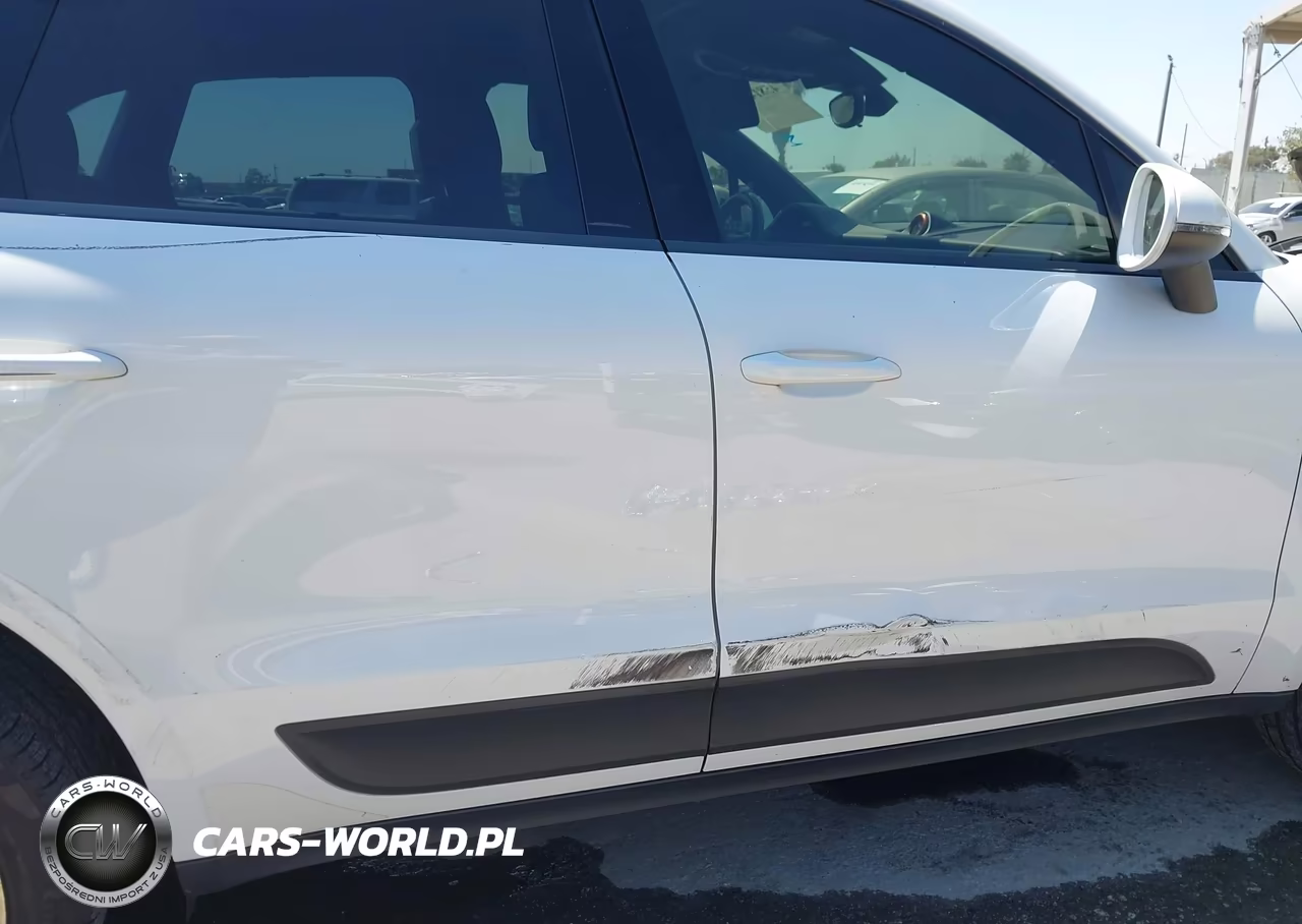2018 Porsche Macan S VIN:WP1AB2A55JLB37258 - 18