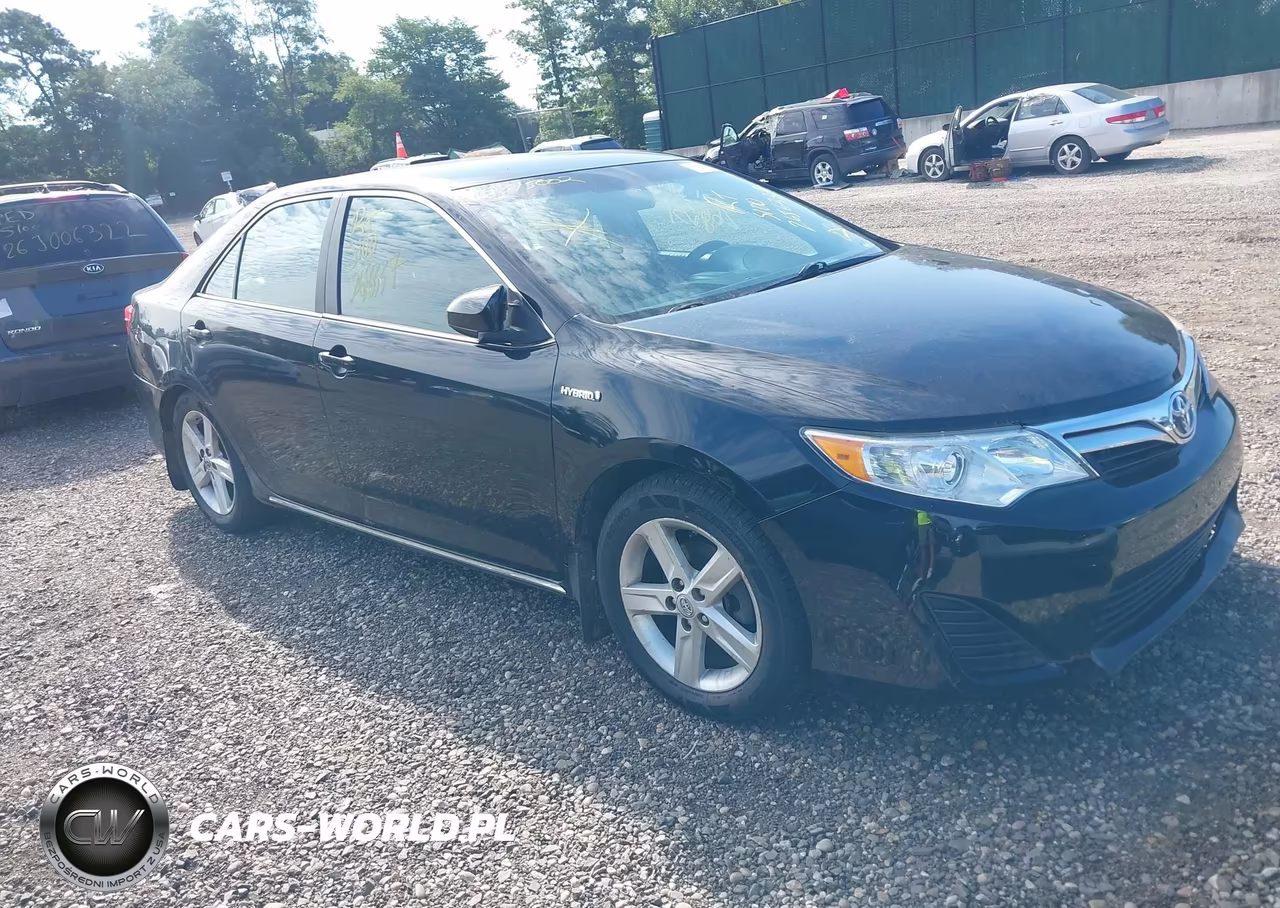 2014 Toyota Camry Hybrid Le – zdjęcie 1 z 16