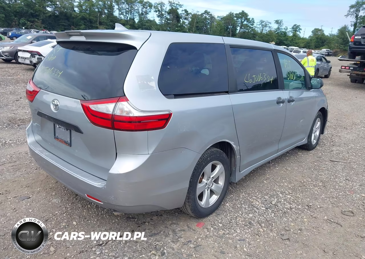 2019 Toyota Sienna L 7 Passenger VIN:5TDZZ3DC2KS988949 - 4
