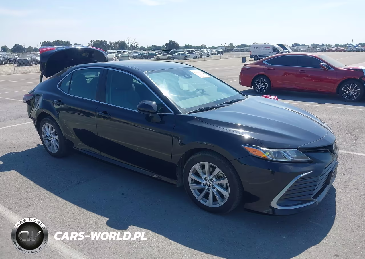 2022 Toyota Camry Le – zdjęcie 1 z 17