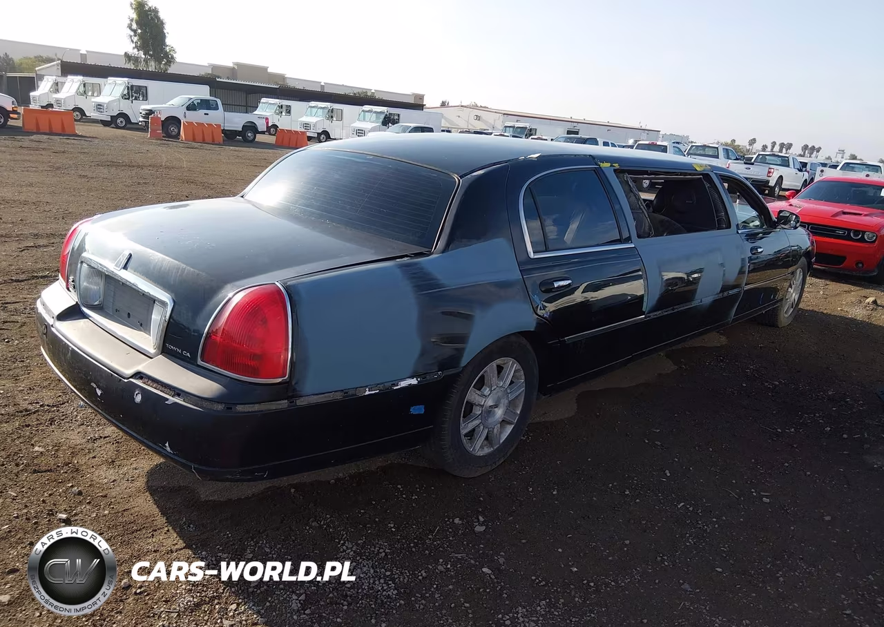 2005 Lincoln Town Car Executive VIN:1L1FM88WX5Y652538 - 4