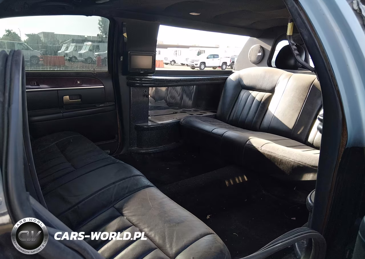 2005 Lincoln Town Car Executive VIN:1L1FM88WX5Y652538 - 8
