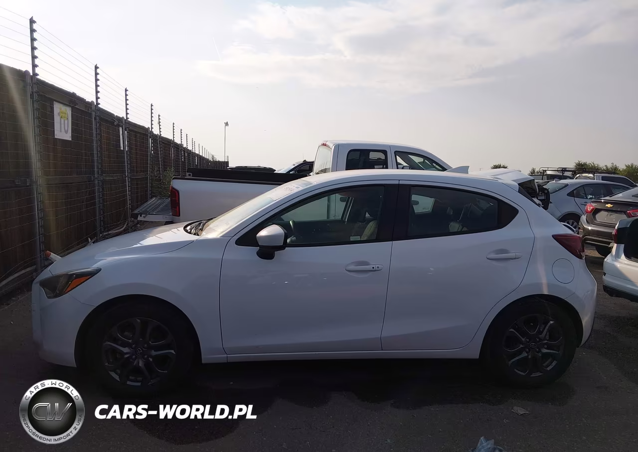 2020 Toyota Yaris Le VIN:3MYDLBJV3LY701562 - 14
