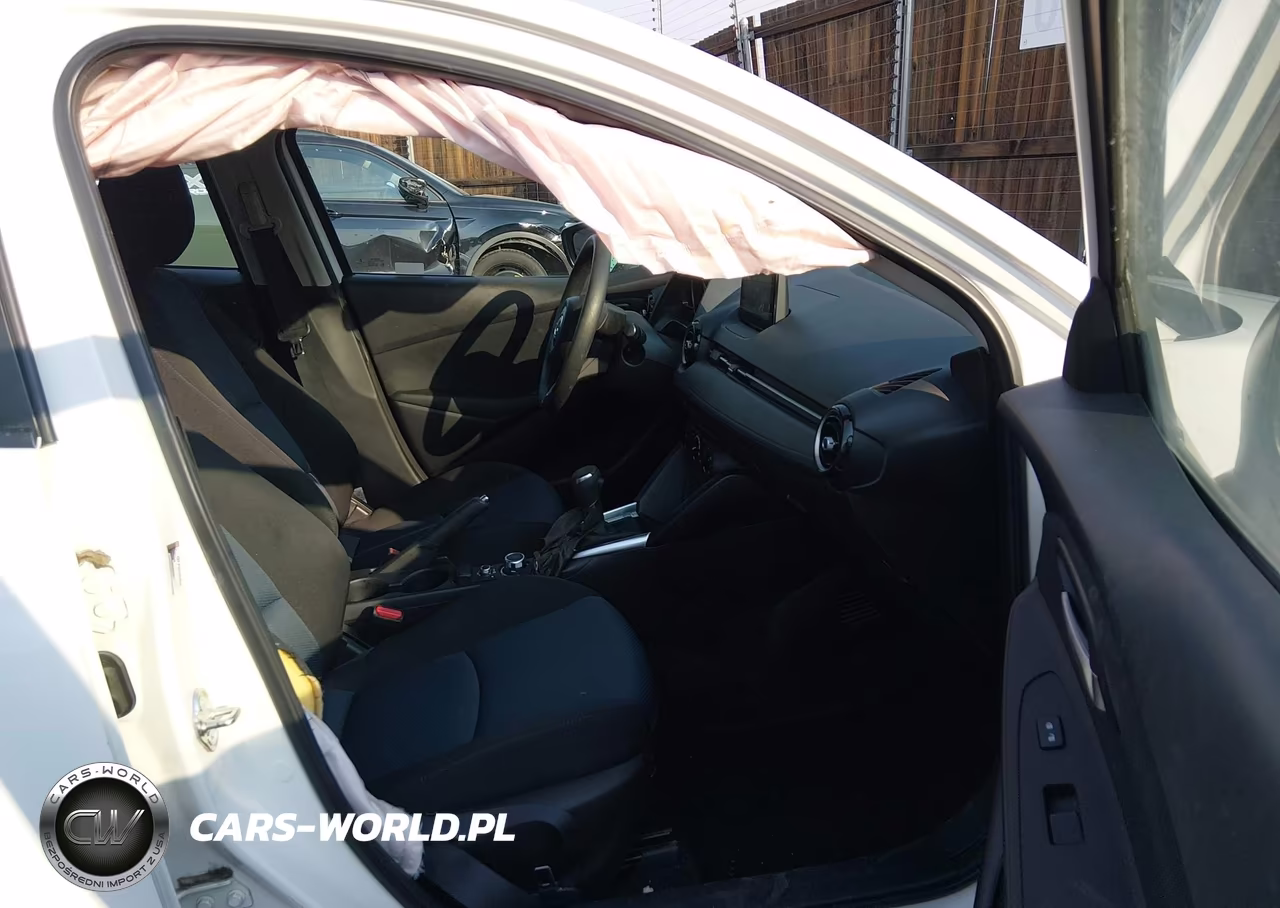 2020 Toyota Yaris Le VIN:3MYDLBJV3LY701562 - 5