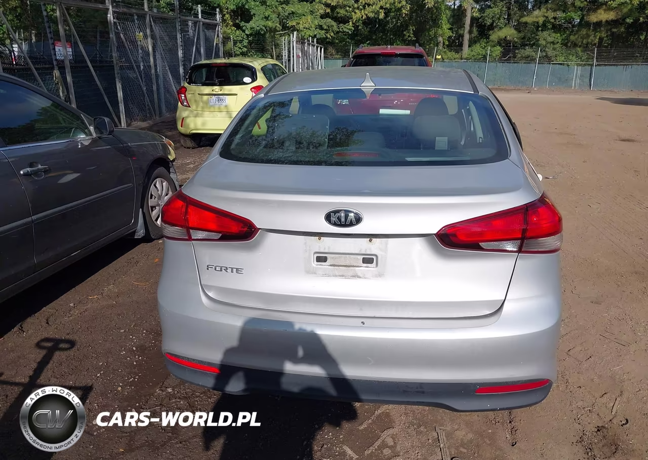 2018 Kia Forte Lx VIN:3KPFK4A75JE258157 - 16
