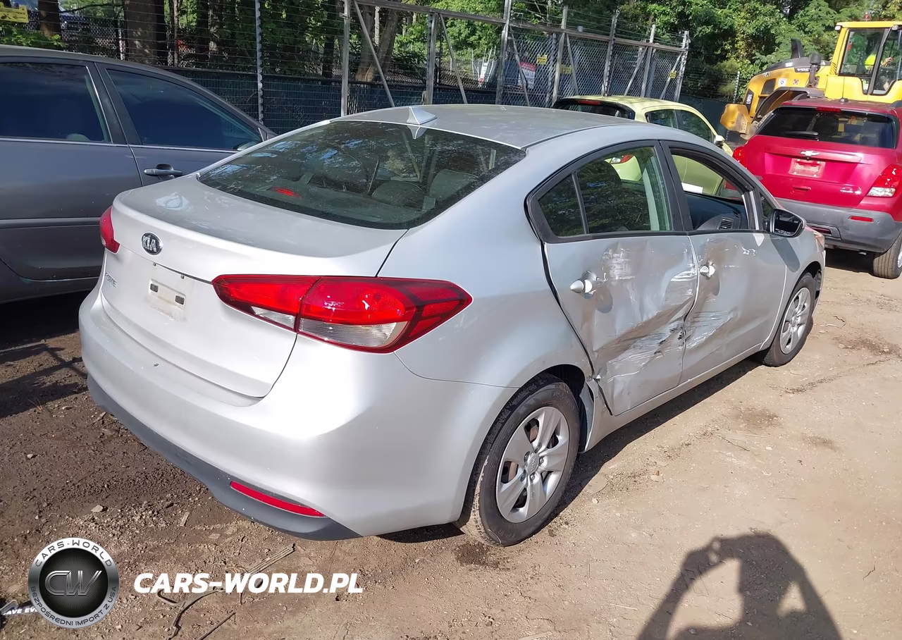 2018 Kia Forte Lx VIN:3KPFK4A75JE258157 - 4