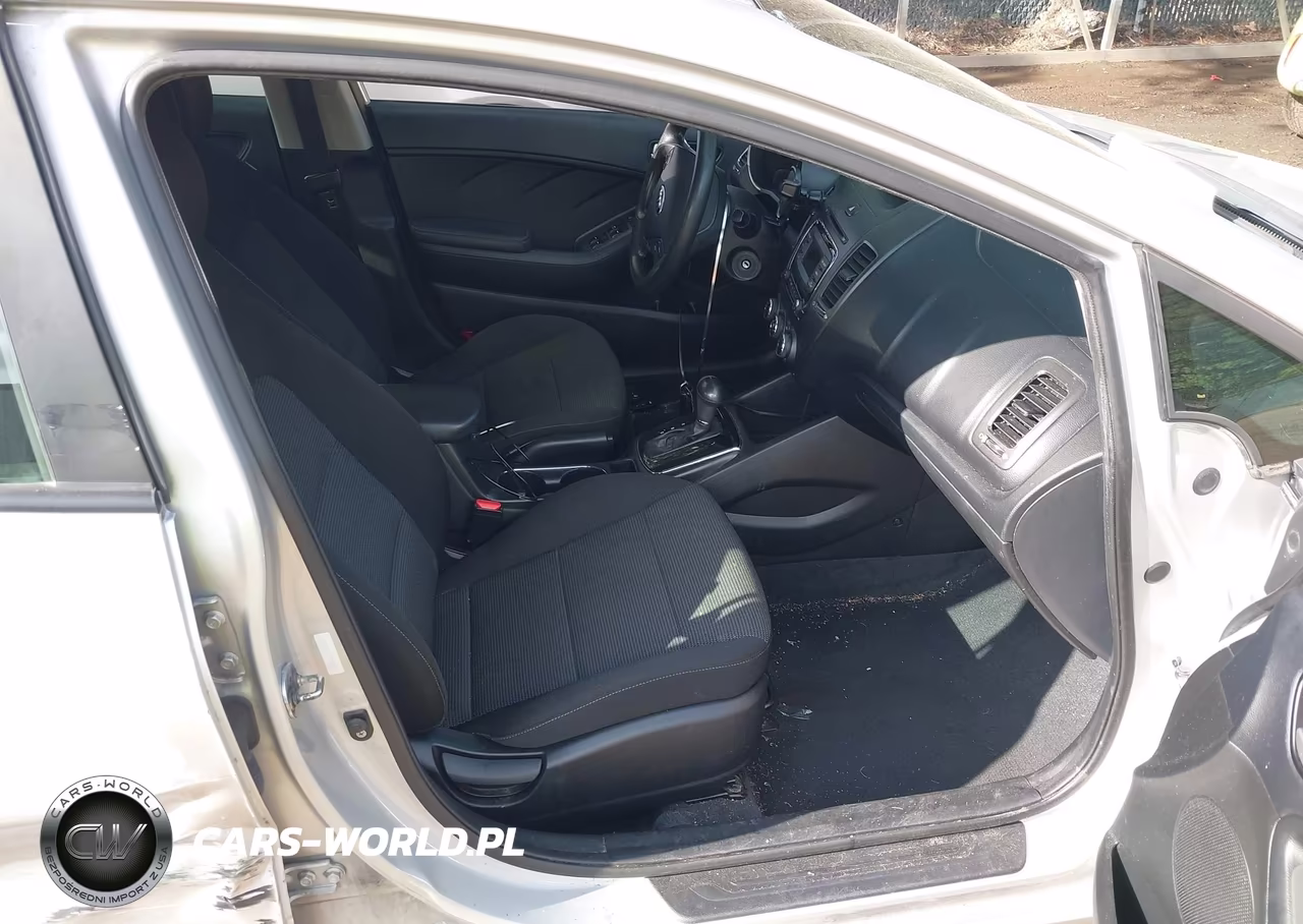 2018 Kia Forte Lx VIN:3KPFK4A75JE258157 - 5
