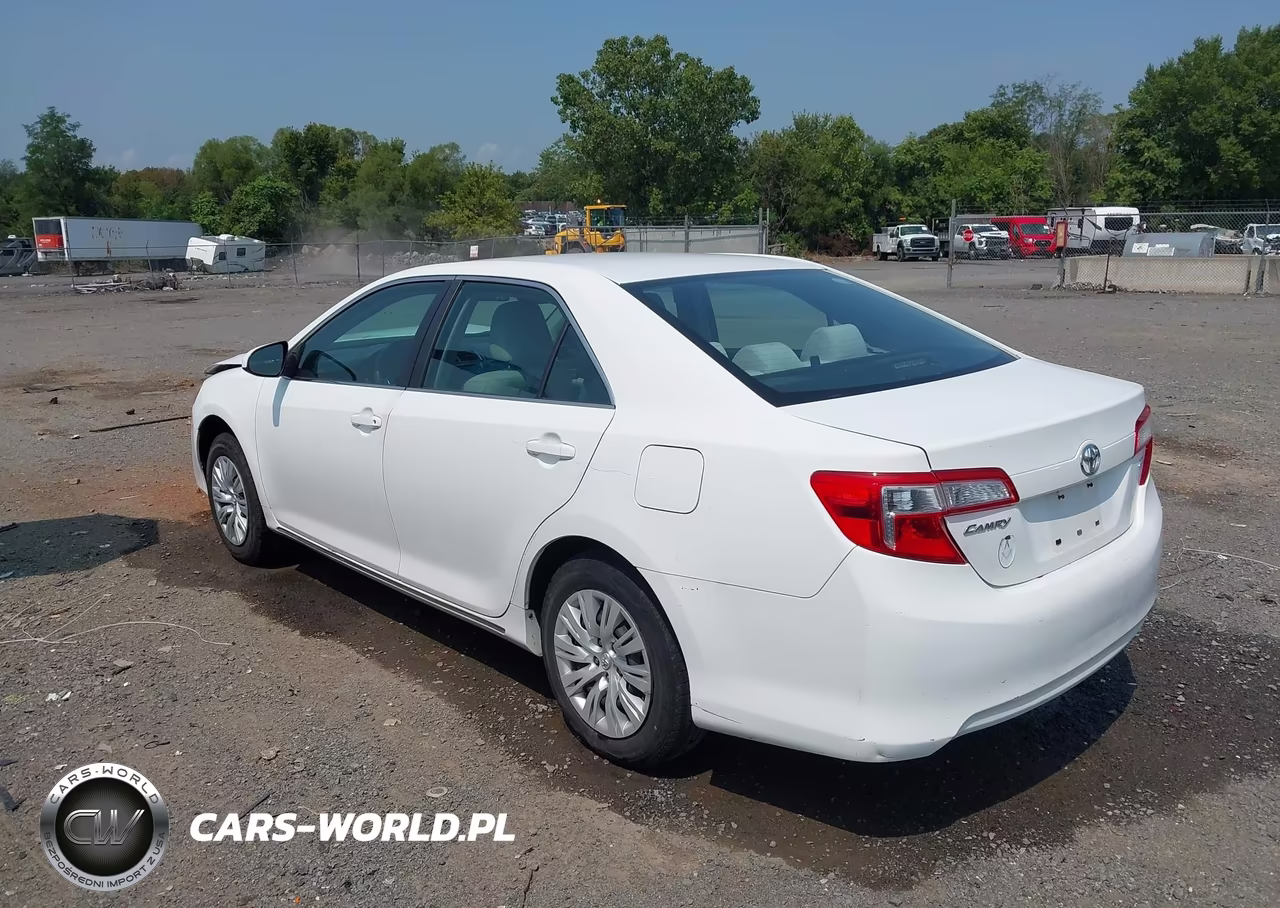 2012 Toyota Camry Le VIN:4T1BF1FK7CU581723 - 3