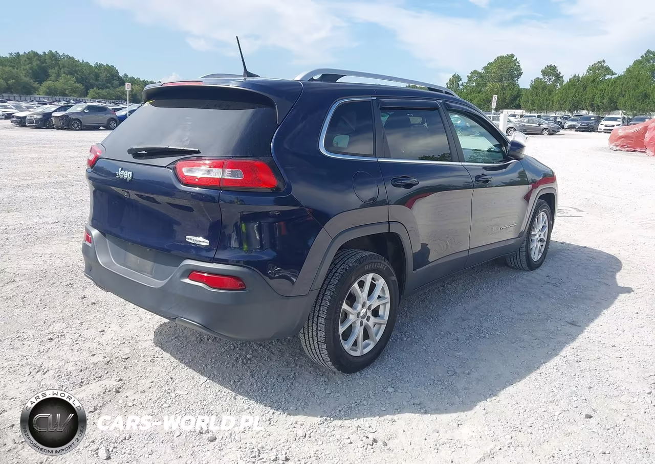 2016 Jeep Cherokee Latitude VIN:1C4PJLCB4GW282547 - 4