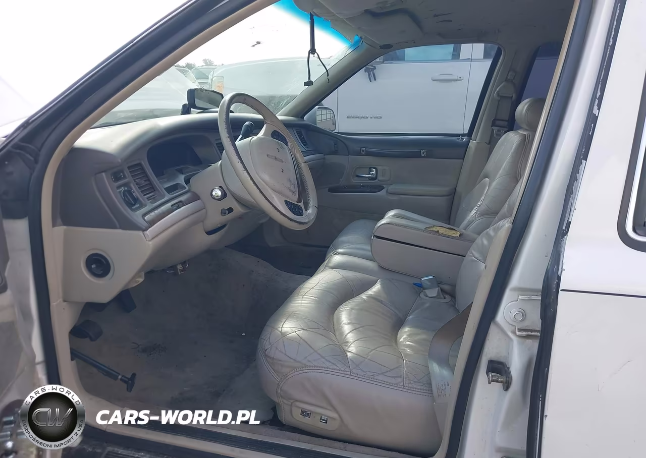 1996 Lincoln Town Car Sgn-Dmnd Anv-Cypress-Jn VIN:1LNLM82W6TY717697 - 11