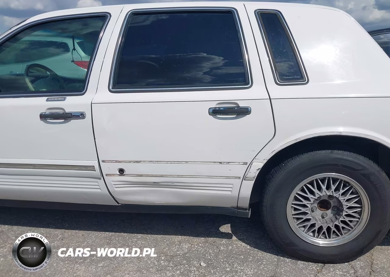 1996 Lincoln Town Car Sgn-Dmnd Anv-Cypress-Jn VIN:1LNLM82W6TY717697 - 6