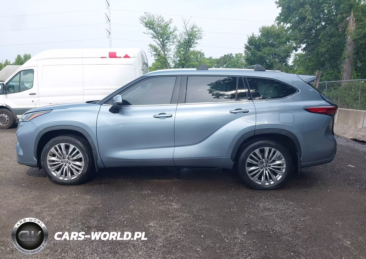 2023 Toyota Highlander Platinum VIN:5TDKDRBH1PS519702 - 14