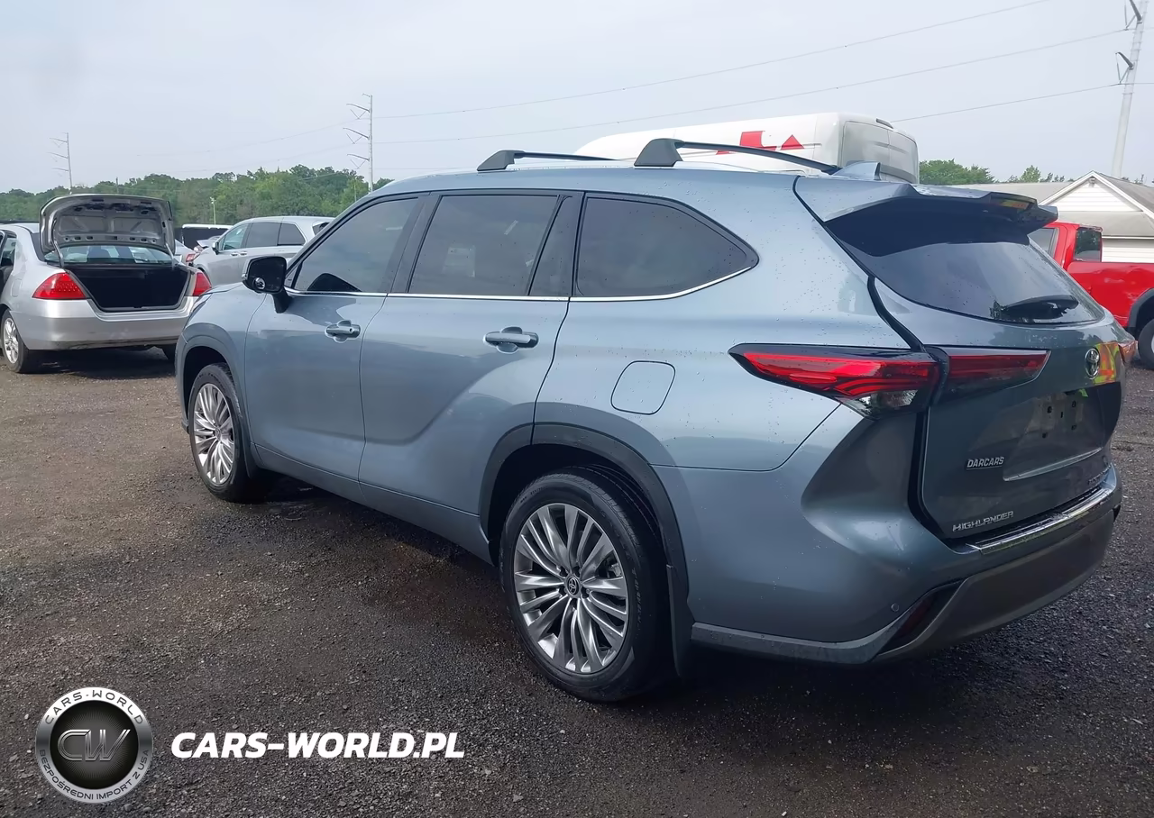 2023 Toyota Highlander Platinum VIN:5TDKDRBH1PS519702 - 3