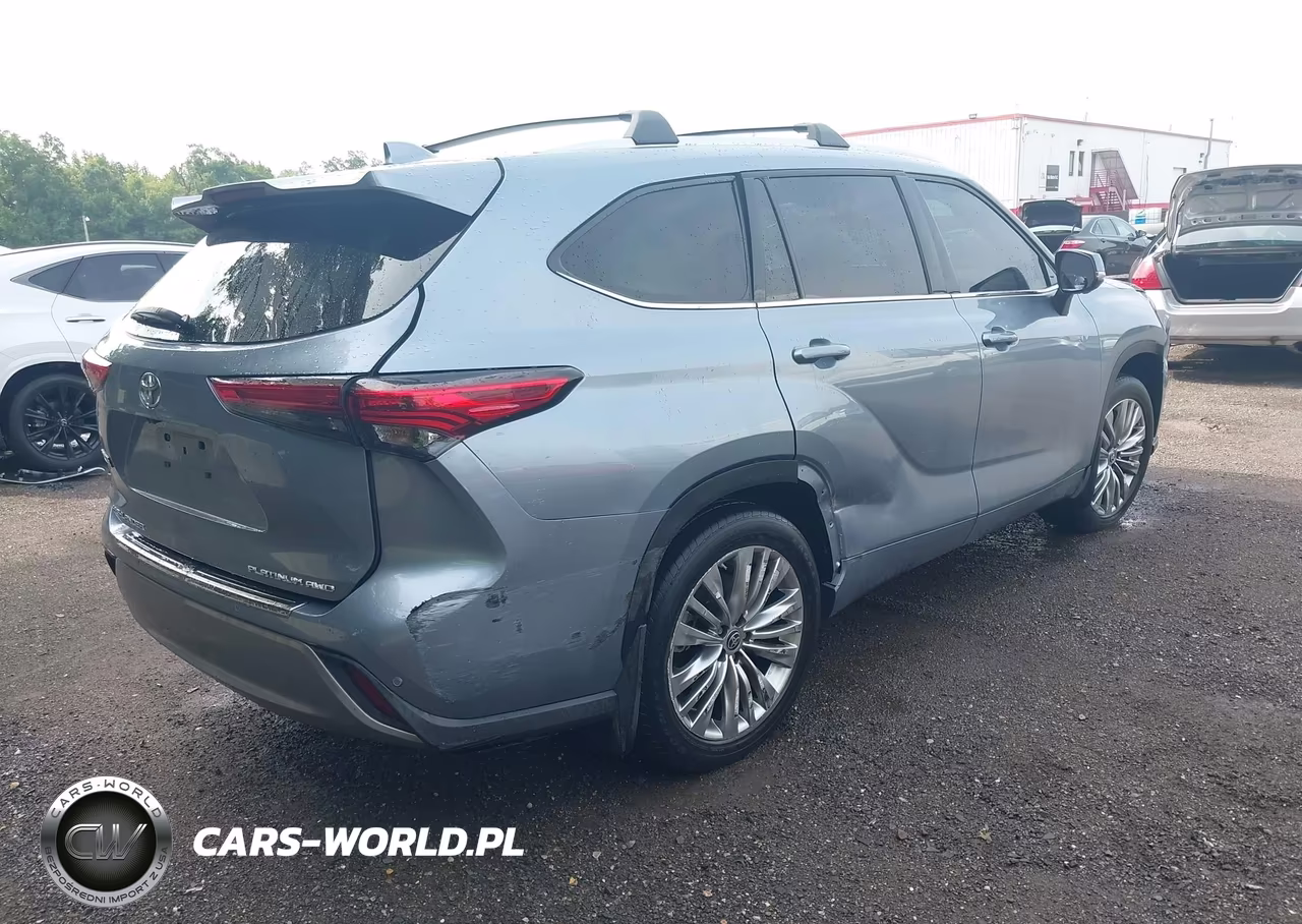 2023 Toyota Highlander Platinum VIN:5TDKDRBH1PS519702 - 4